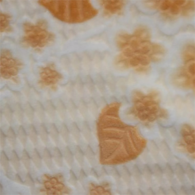 Hur skiljer Burnout Crystal Super Soft Fabrics tillverkning från traditionella utbrändhetstyger i kemisk behandling och strukturering?